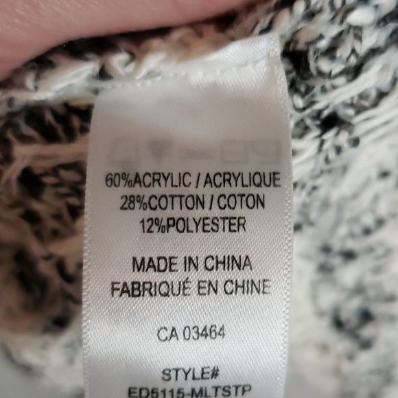 3 for $25 Ricki's Grey Black Ladies Sweater Size Medium - Picture 5 of 6